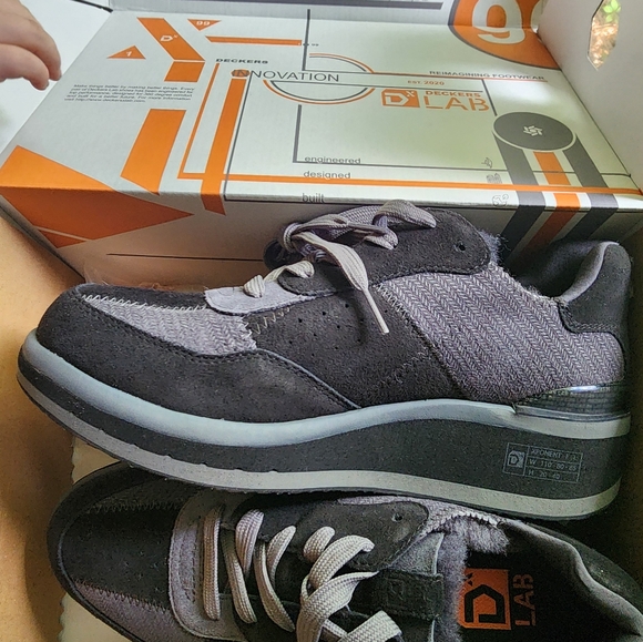 NWT: Deckers X Lab Ko-Z Sport Low Wedge, size Womens 9.5, Black/Grey - Picture 2 of 8